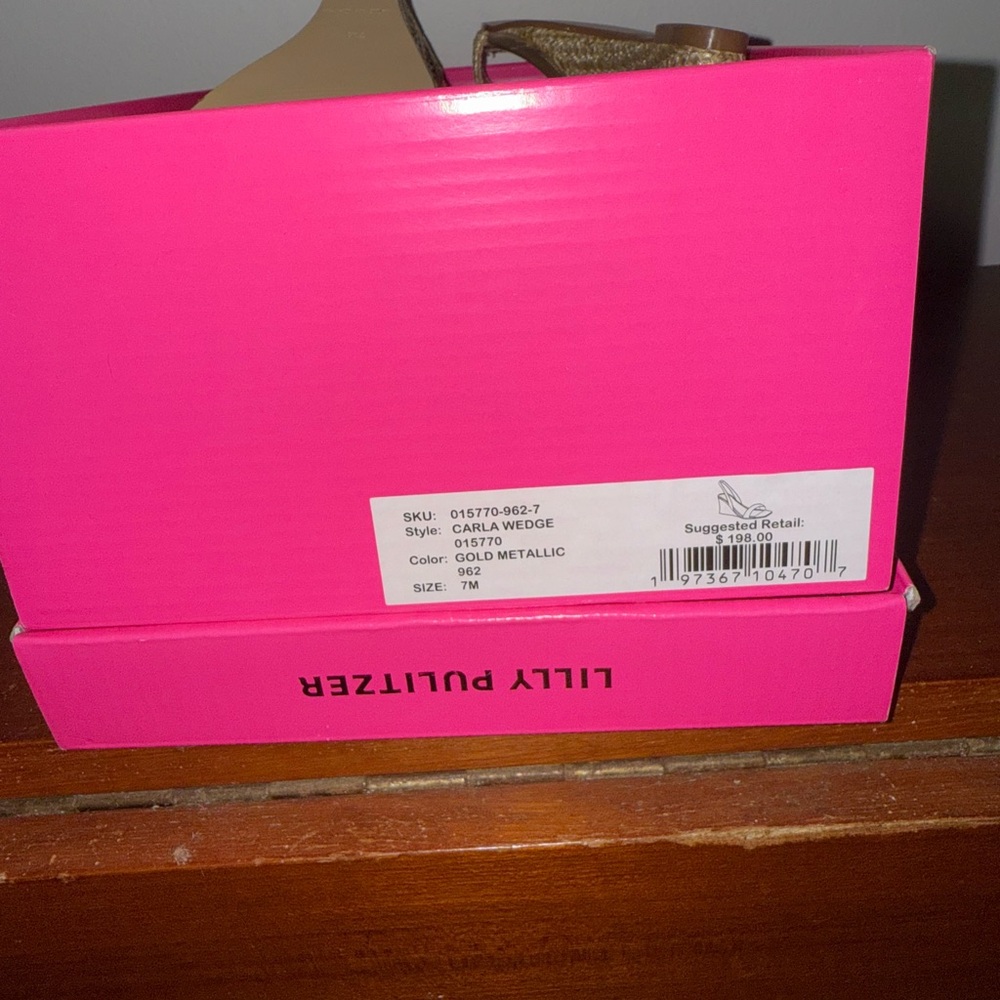 Lily Pulitzer Metallic Gold wedge - Picture 7 of 8